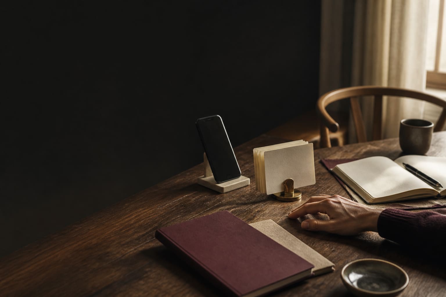 Telefon, kurs kartları ve özel ders defteriyle üç İngilizce öğrenme formatının karşılaştırılması