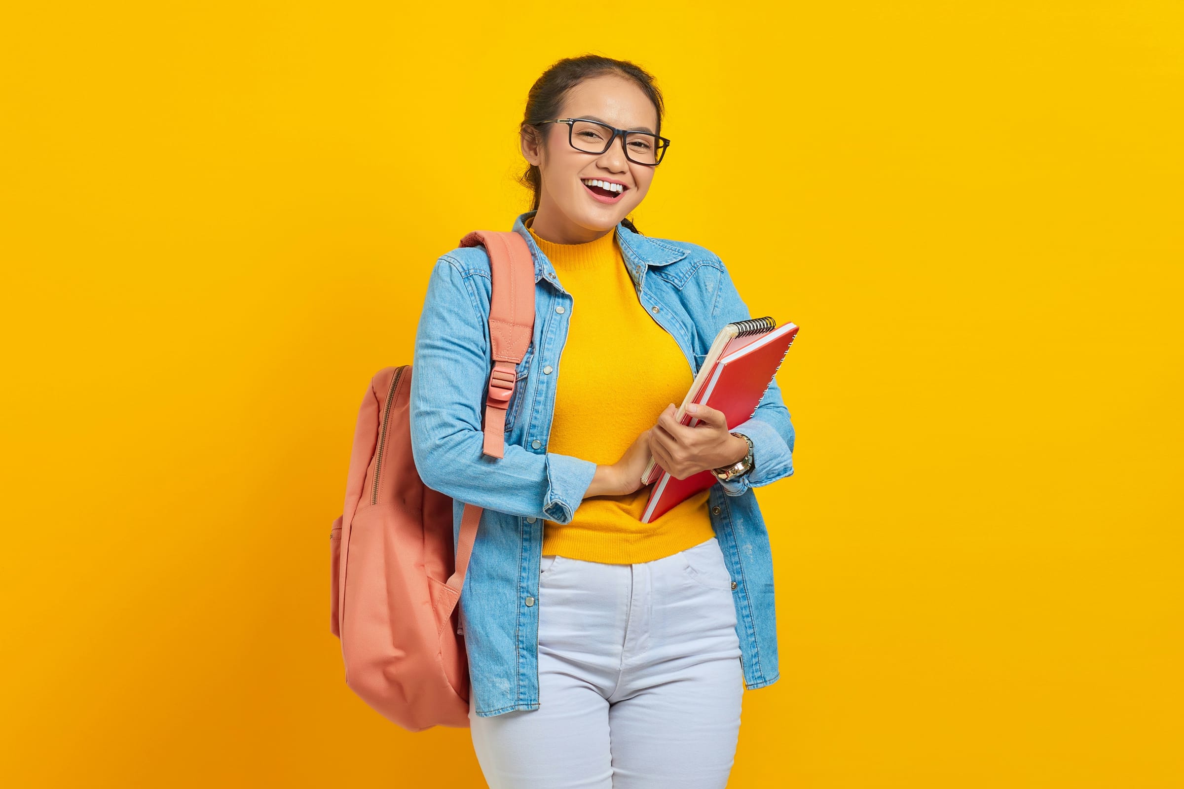 Estudiante internacional aprendiendo inglés online en Go Fluent Academy Mendoza Argentina — clases por videollamada